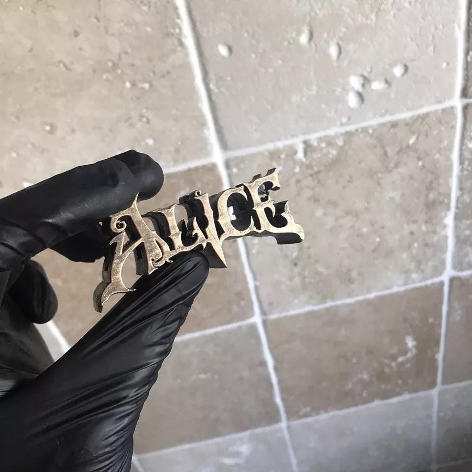 VORPAL BLADE Alice Madness Returns Vorpal Blade With Stand - - Quality Resin! High Quality Prop! Alice Cosplay!