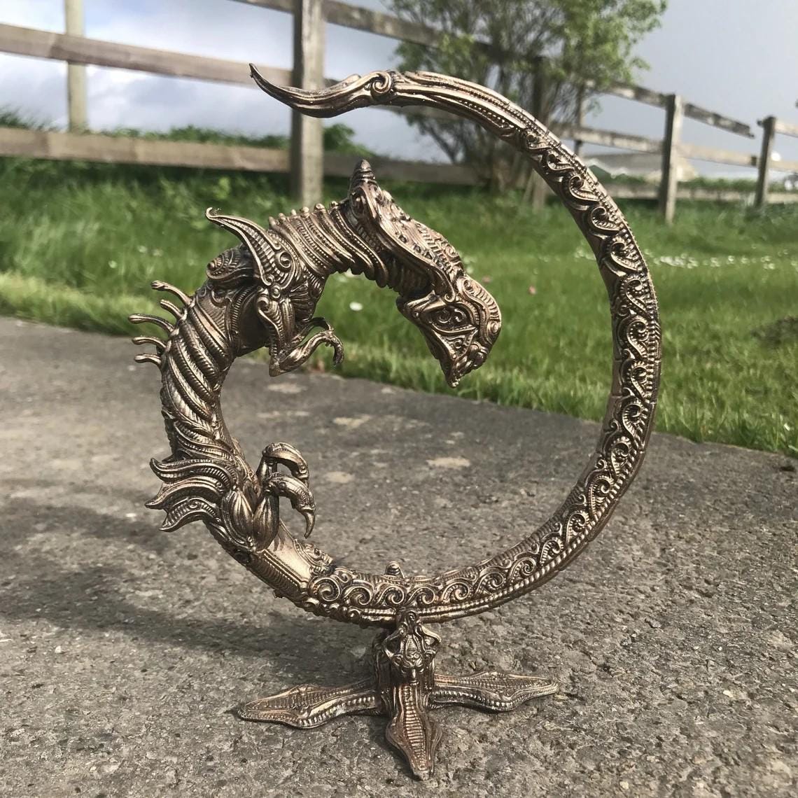 Aliens Prop - Xenomorph Alien Artifact! handmade Resin Statue - HR Giger Alien Model! Xenomorph Gift! Alien Item, Effigy!