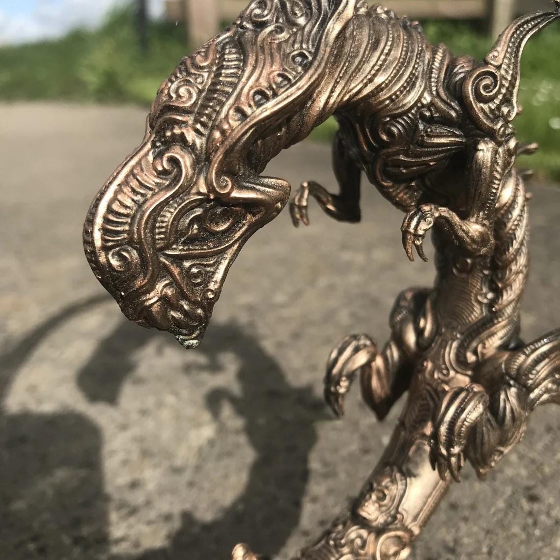 Aliens Prop - Xenomorph Alien Artifact! handmade Resin Statue - HR Giger Alien Model! Xenomorph Gift! Alien Item, Effigy!