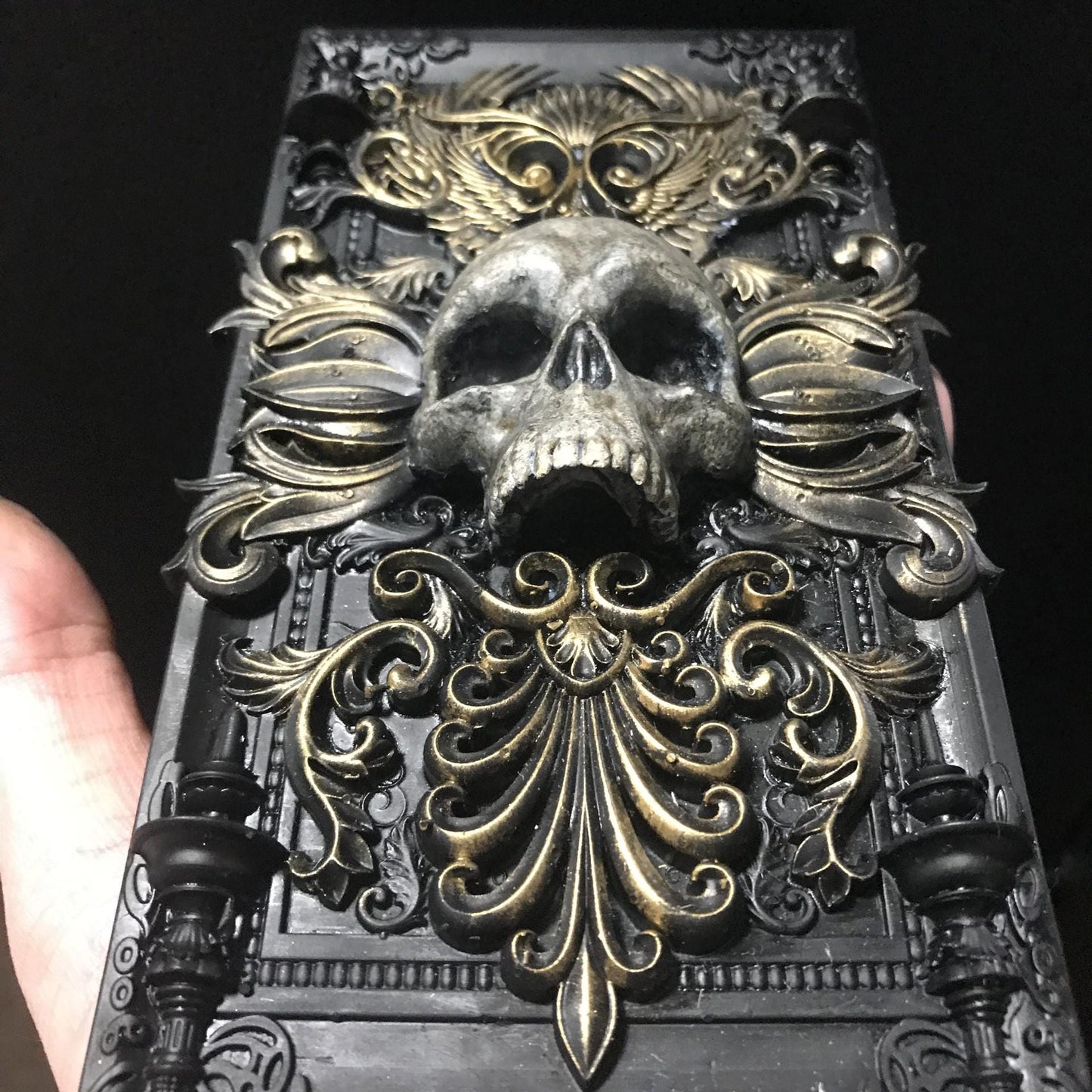 Gothic Skull Resin Plaque - Handmade Wall Decor