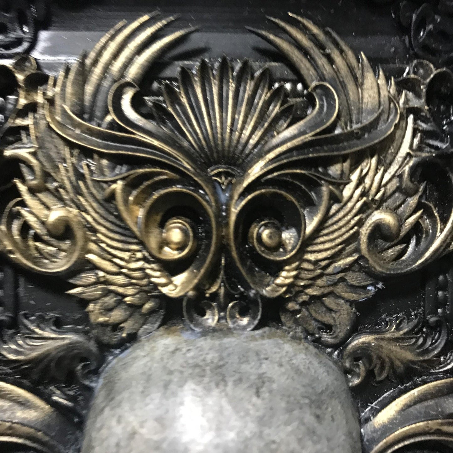 Gothic Skull Resin Plaque - Handmade Wall Decor