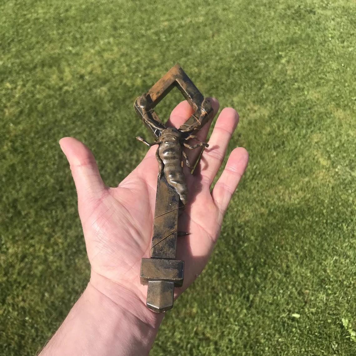 Resident Evil Key - Resident Evil 7 Scorpion Key! Resin Resident Evil Key! High Quality Collectible! Cosplay Gift!