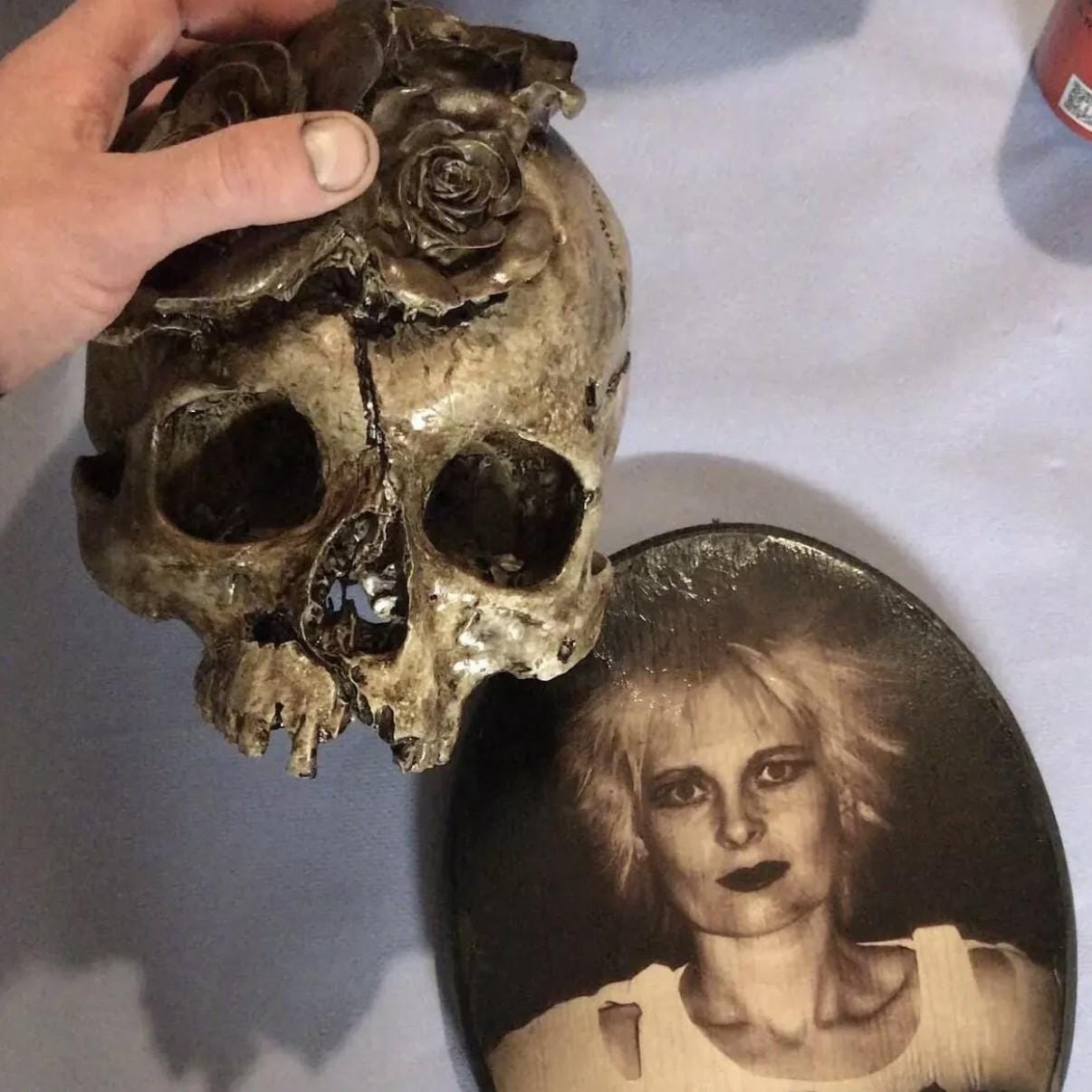 Gothic Style Human Skull Replica  Realistic Resin Skull with Roses  Gothic Home Decor Skull Sculpture Dark Aesthetic Macabre Art